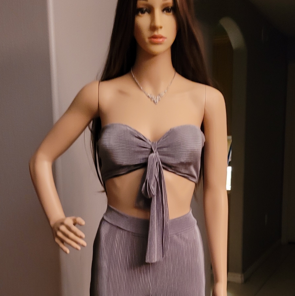 Beautiful Two Piece 💖 - Picture 4 of 5